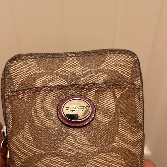 Coach, please check all picture of condition - Picture 8 of 17